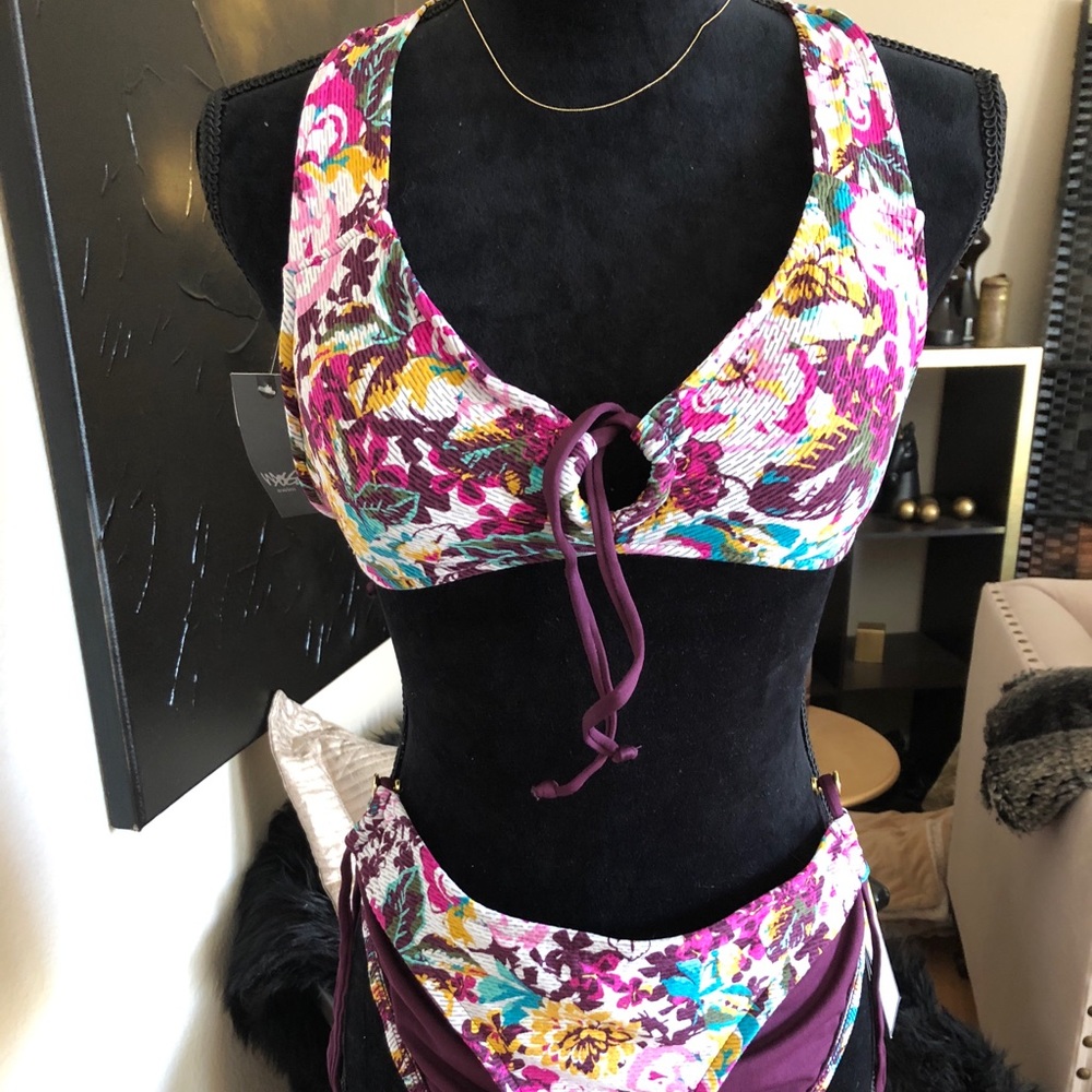 Mossimo bikini merlot/flower pattern